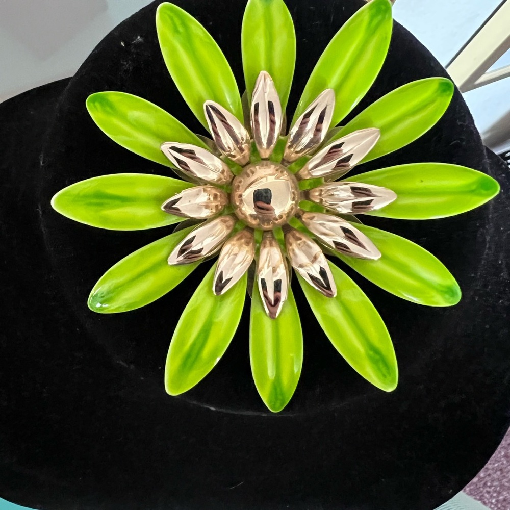 Sarah Coventry Lime Green and Gold Flower Brooch